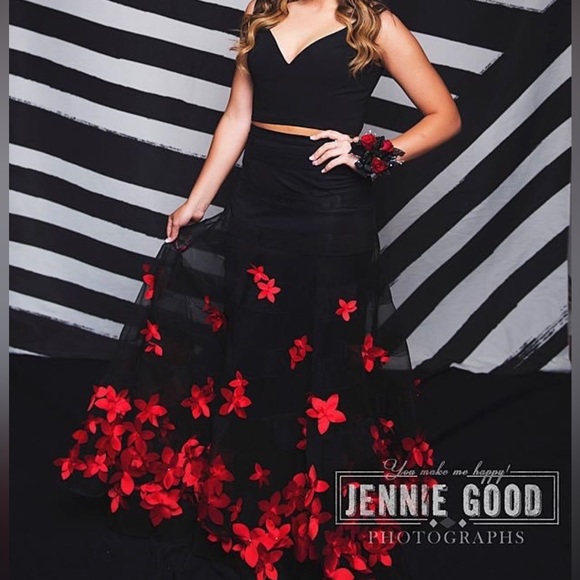 Sherri Hill Prom Dress - Picture 2 of 3